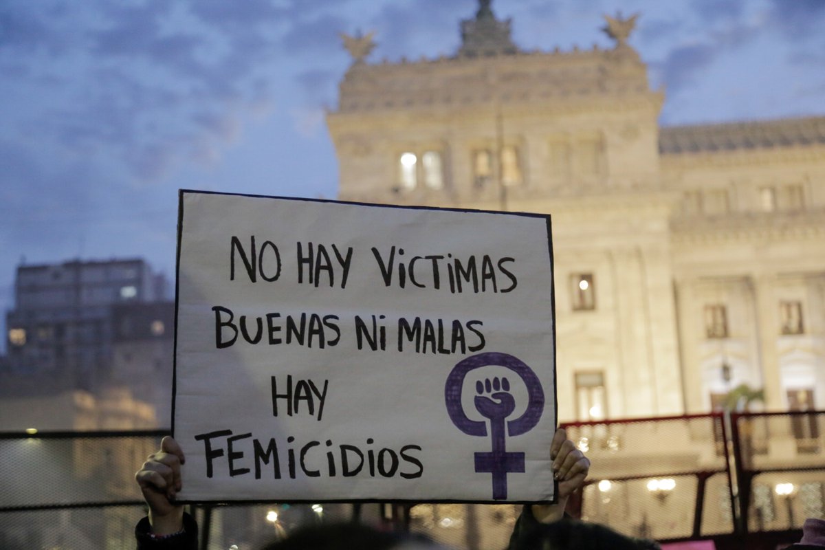SUTEBAProvincia's tweet photo. 📢 Las mujeres y diversidades Trabajadoras de la Educación, organizadas en el SUTEBA y la CTERA, junto a la CTA-T, volvimos a llenar las calles con un grito colectivo: ¡La vida de las pibas importa! 

✊🟢 Tanto en el Congreso como en varios puntos de la Provincia volvimos a expresar nuestro hartazgo ante el ajuste, el hambre, el fascismo y la avanzada de las "falsas denuncias".

¡VIVAS, LIBRES, DESENDEUDADES NOS QUEREMOS!
¡TRANSFEMINISMO PARA DERROTAR A MILEI, AL FMI Y SUS CÓMPLICES!

#SomosSUTEBA