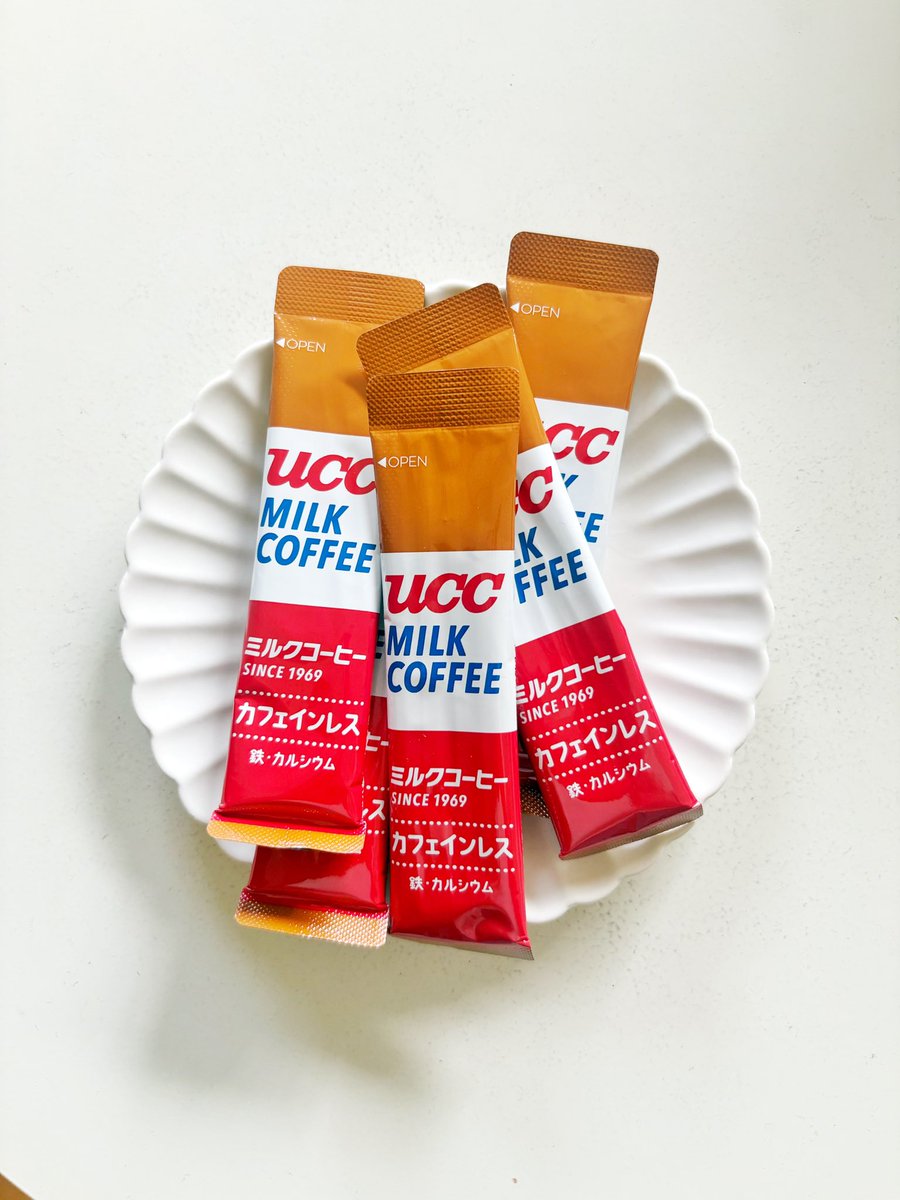 honmada4's tweet photo. 我が家での子供とゆったり時間໒꒱.。
カフェインレスで子供と一緒に
飲めるから美味しいを共有できる🥰

これからの暑い季節は氷をたっぷり入れて
冷たくして飲みたくなります🫶
紙パックもあるから外出先でも
美味しく飲めるよ🤗💓
#UCCミルクコーヒー #マイファーストコーヒー #親子でコーヒータイム https://t.co/Jt5R7QdY5H