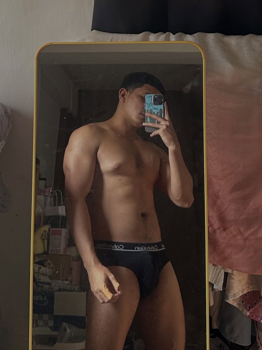 hottestmenPHi's tweet photo. Good morning sa isa sa pinakamasarap, pinaka-daks, at pinakanakaka-erbog na artist from VMX. Rash Flores.

Isa ka sa fantasy ko gabi-gabi. https://t.co/aveTMp82nC