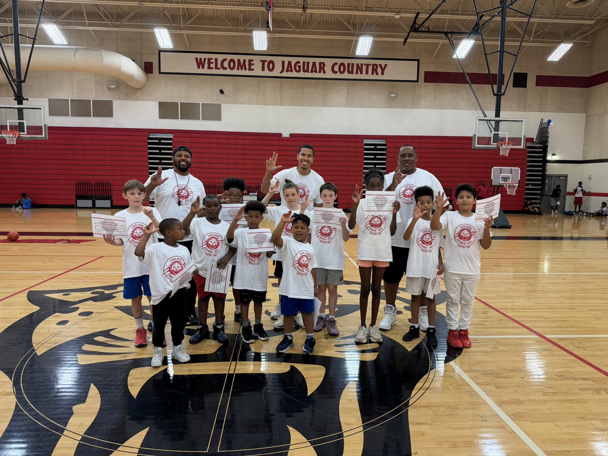RunninJags's tweet photo. That’s a wrap!! A lot of future Runnin’ Jags got better. Excited to watch them continue to grow 🐆 #DeserveVictory @mesquiteisdATH https://t.co/Zl3zwOsf0t