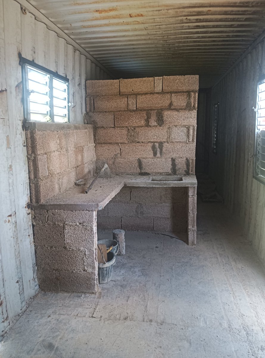 Ernesto_ChavezC's tweet photo. Chequeando vivienda de contenedores en Colon trabajo de calidad @mariofsabines @CaridadPoey @EmconsMatanzas @gpppmatanzas #matancerosEnVictoria https://t.co/84Aro8xixr