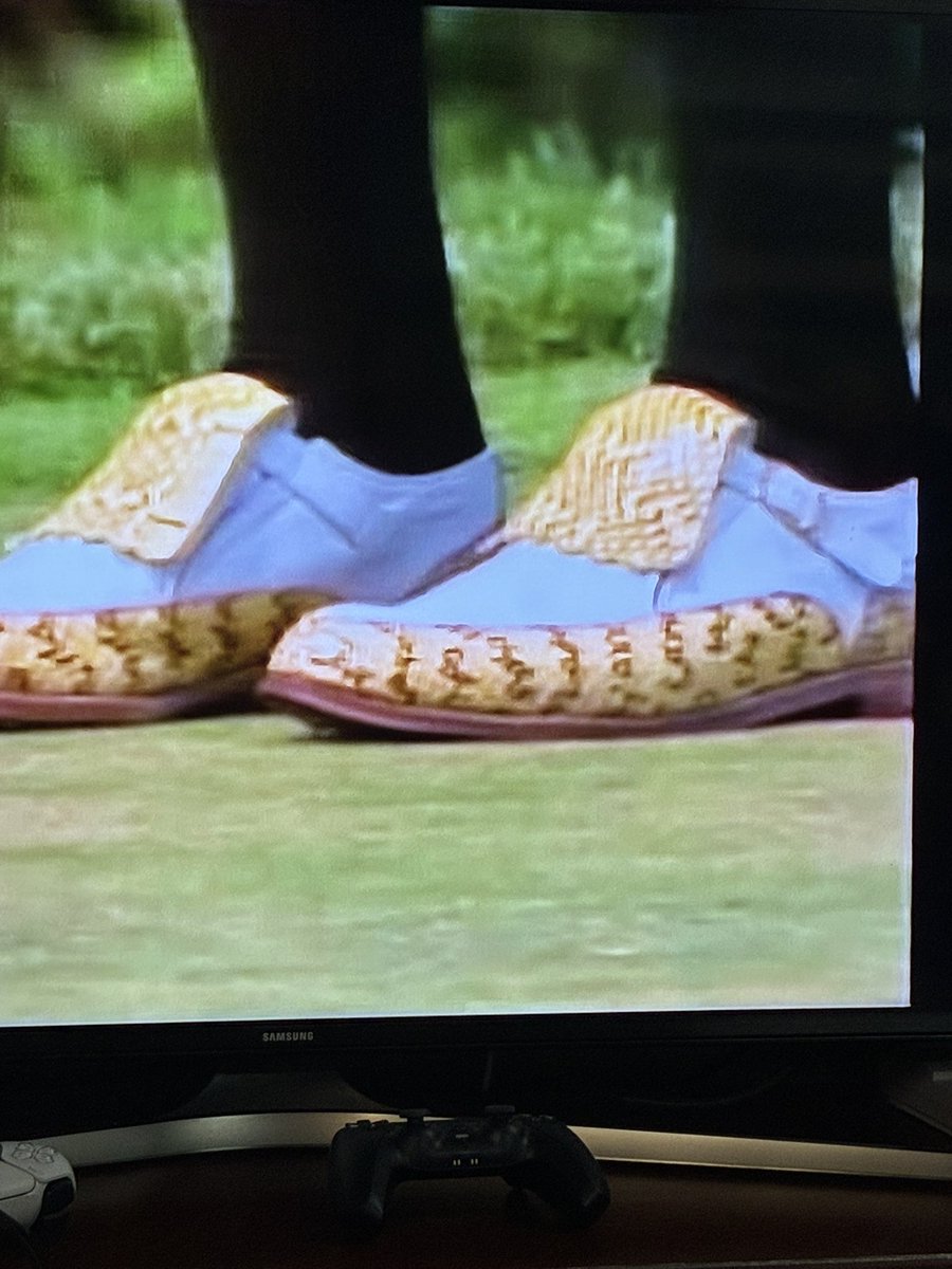 TGcanes's tweet photo. Watching the 86 US Open at Shinnecock and Payne Stewart rocking the alligator skin shoes https://t.co/T3E3tpsEVZ