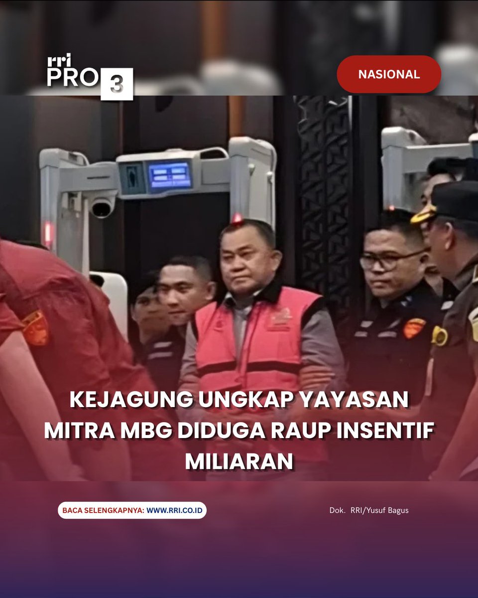 RRIPrograma3's tweet photo. Kejaksaan Agung (Kejagung) mengungkap dugaan aliran dana miliaran rupiah per hari kepada yayasan mitra Program Makan Bergizi Gratis (MBG). Yayasan tersebut diduga terafiliasi dengan mantan pejabat Badan Gizi Nasional yang kini menjadi tersangka.
Selengkapnya: https://t.co/OGOWTLxjsp

#BGN #badangizinasional #dadanhindayana #kejaksaanagung #MBG #makanbergizigratis