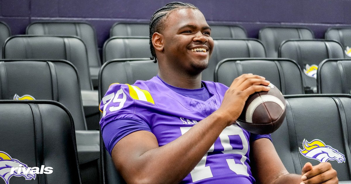 samspiegs's tweet photo. NEW: Texas A&amp;M improves its standing with 5-star OL Albert Simien after his latest visit to College Station 

The No. 10 player in America is getting closer to a decision as he navigates his final few official visits

More: https://t.co/CbQjtHysXu https://t.co/xwxPYBlSCO