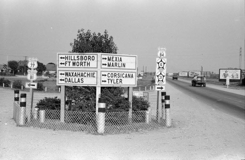 FactsAboutTexas's tweet photo. Route markers in Waco in 1939

Photo credit: Russell Lee https://t.co/BGu5gTC7xa
