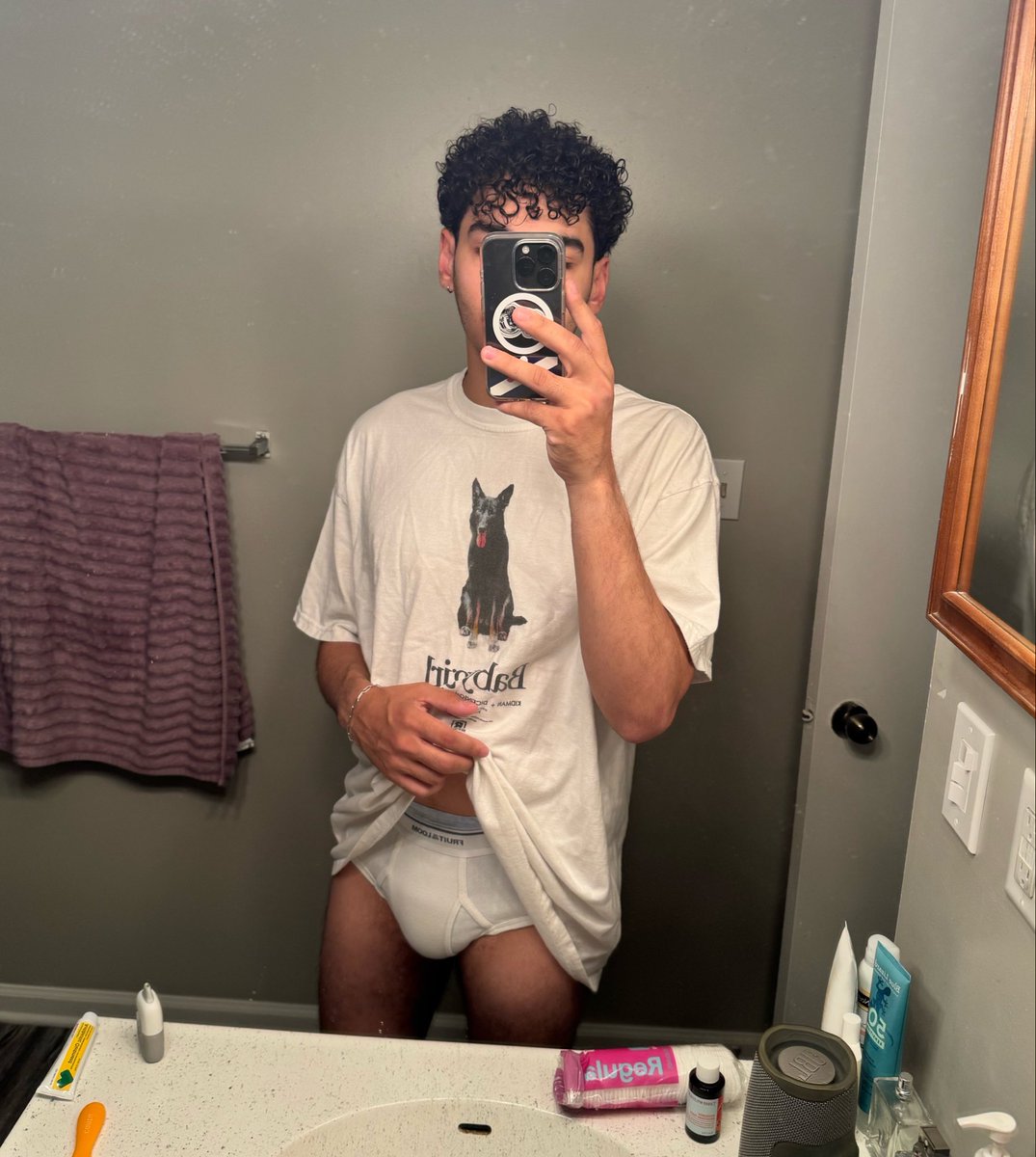 pupkn0x's tweet photo. ready 4 bed #tightywhities #goodnites https://t.co/2Z1057w4um
