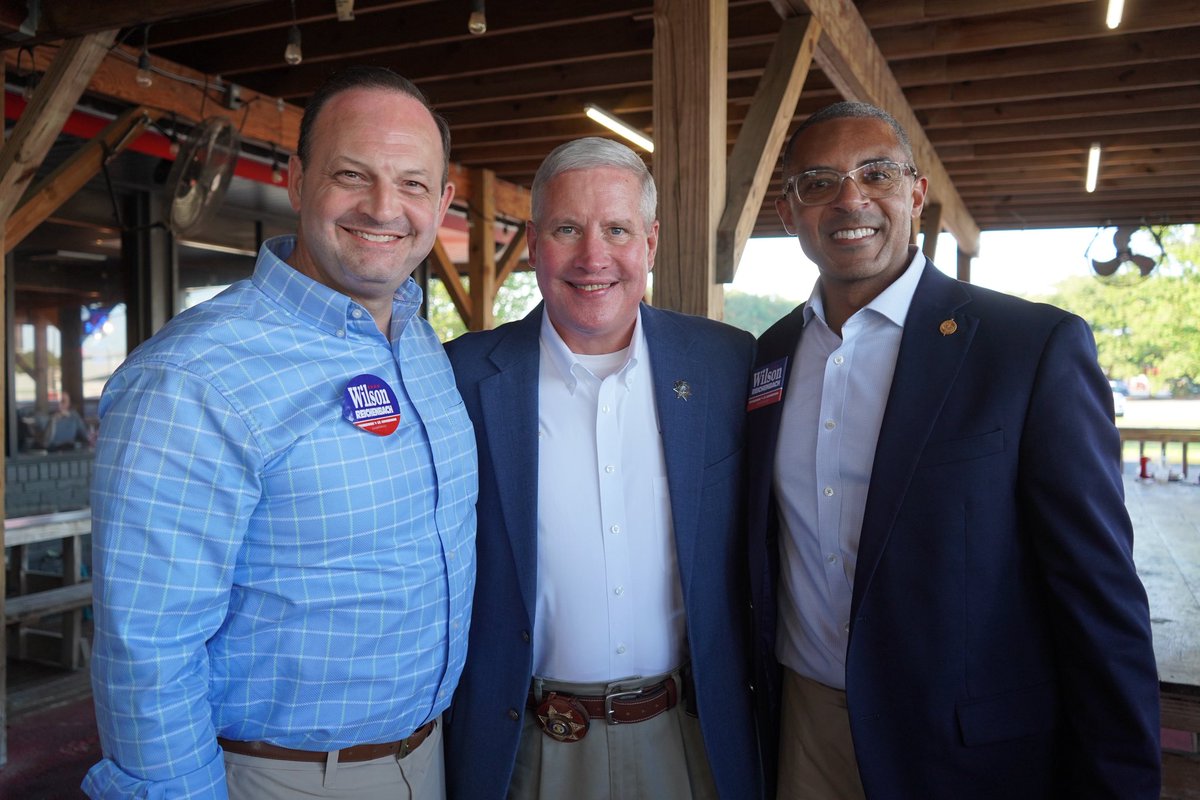 AGAlanWilson's tweet photo. Another busy day on the trail! Today’s bus stops were all over the Pee Dee and Grand Strand. Being on the road, meeting so many of you, reminds me why this fight is worth it. Your families and your future are worth fighting for, and I’ll do just that as Governor. https://t.co/SKczypECiF