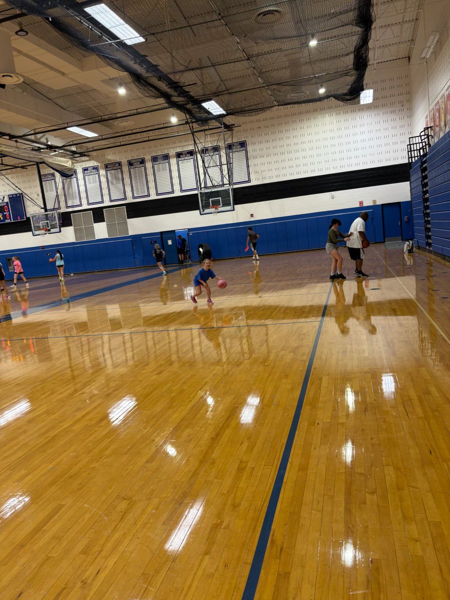 BrandonCoachRiv's tweet photo. We have been doing fundamental workouts since May, good to finally have our high school girls doing these along with our little ones 💪 https://t.co/j0zCppGP1T