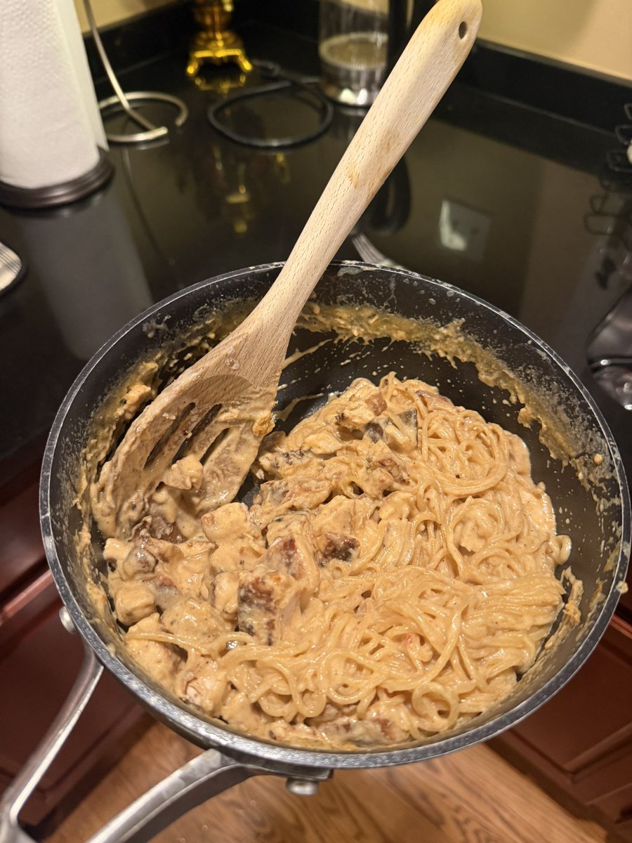 JazzmanCasts's tweet photo. yeah let’s stop complaining about the lack of seasoning when it was MARINATED and i had the homemade protein chicken alfredo on hand https://t.co/UDljC1f6eN