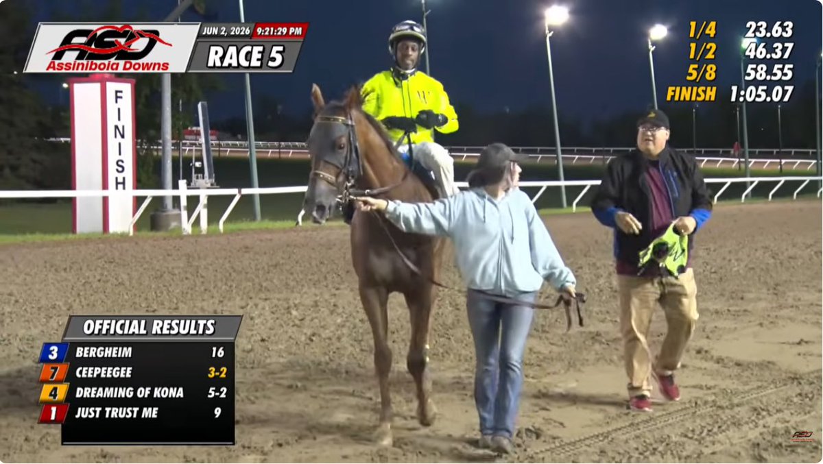 PavichMichael's tweet photo. @ashley_mailloux Hi Ashley.
I found the live feed of Bergheim's race in the Assiniboia Downs library. I took a screen capture from the video and it turned out pretty good so I thought you might like it. https://t.co/iSyy3IHiEd
