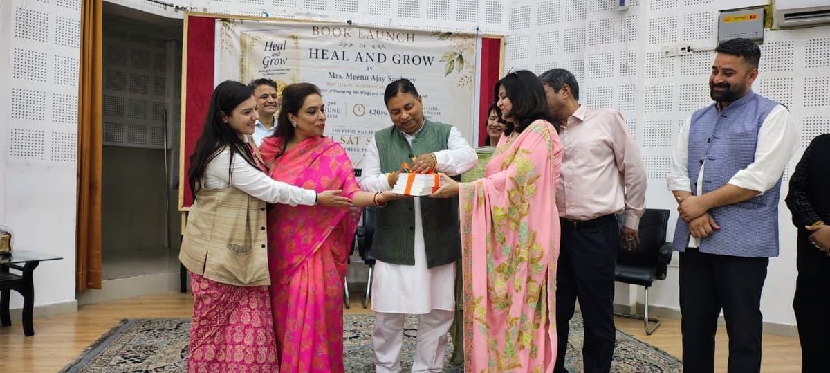 devyanidsrana's tweet photo. Attended launch event of “Heal & Grow” book, authored by Mrs. Meenu Ajay Sawhney, at Writers Club Abhinav Theatre in Jammu in the presence of Hon’ble MP Rajya Sabha and State President BJP CA Sh Sat Pal Sharma ji, Kunwarani Dr. Ritu Singh ji, J&K BJYM President Sh. Arun Prabhat ji and other dignitaries. 

@bjp4india @bjp4jnk Sh @nitinnabin ji Sh @blsanthosh ji Sh @tarunchughbjp ji Sh @iamsatsharmaca ji Sh @ashokkoul59 Ji (1/4)