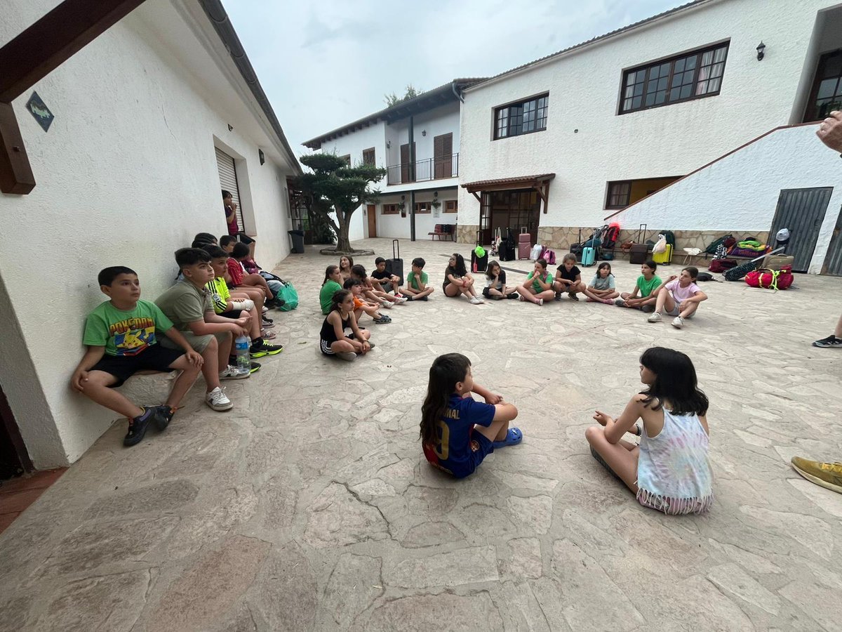 revistacastells's tweet photo. Quan els psicòlegs intervenen en la colla per a resituar posicions.
▶️ El cas dels Castellers de Mollet:
✍️ @rogerparera
👉 https://t.co/9vHWYzZnV1
#castellers #castells https://t.co/ck6REdrqNI