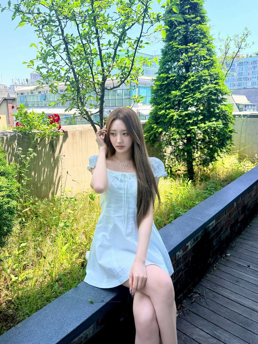 H1HwiYel's tweet photo. Hwiseo ig update 🦭📸 260604

🎵 tripleS • Baby Flower

☁️🤍🐩

1/3⤵︎
#H1KEY #하이키 #ハイキー 
#HWISEO #휘서 #フィソ https://t.co/6sAwlVNDrs