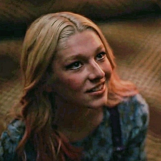 TheSeriesFeed's tweet photo. Can we talk about how Jules basically went from being one of #Euphoria's MAIN characters to barely getting 1–2 minutes per episode in Season 3? 😭

Back in Seasons 1 and 2, Jules wasn't just Rue's love interest.

She WAS the story.
The Nate storyline, the Tyler mystery, the special episode, her relationship with Rue, her identity journey, her family struggles
Jules was at the center of almost everything.

Then Season 3 arrives and suddenly she's reduced to brief appearances while the show focuses on Rue, Cassie, Nate, Laurie, Alamo and the criminal world.

I think it was intentional.
This season wasn't about Rue's relationships. It was about Rue's survival.

The show shifted away from high school drama and focused more on addiction, crime, consequences and redemption.
Unfortunately, Jules became one of the casualties of that shift.

The weird part is that every time Jules DID appear, her scenes were important: the breakup, the church scenes, the arguments with Rue, the finale conversations.

It almost felt like the Sam Levinson still knew she mattered... He just didn't know where to fit her into this darker version of the story.

I can't be the only one who feels Jules deserved WAY more screen time this season 

#Euphoria #Euphoriafinale #Jules #Rue  #EuphoriaHBO