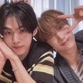 ___4jae's tweet photo. ええどうしようどうしよう汗汗汗汗汗汗汗
ドフンの方にヨンジェの頭がヘショルニトしてる。えーーーーーーーーーーーー世界崩壊 https://t.co/kz7hALU7xM