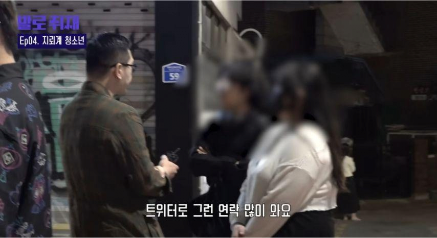 차트 위 개구리 tweet media