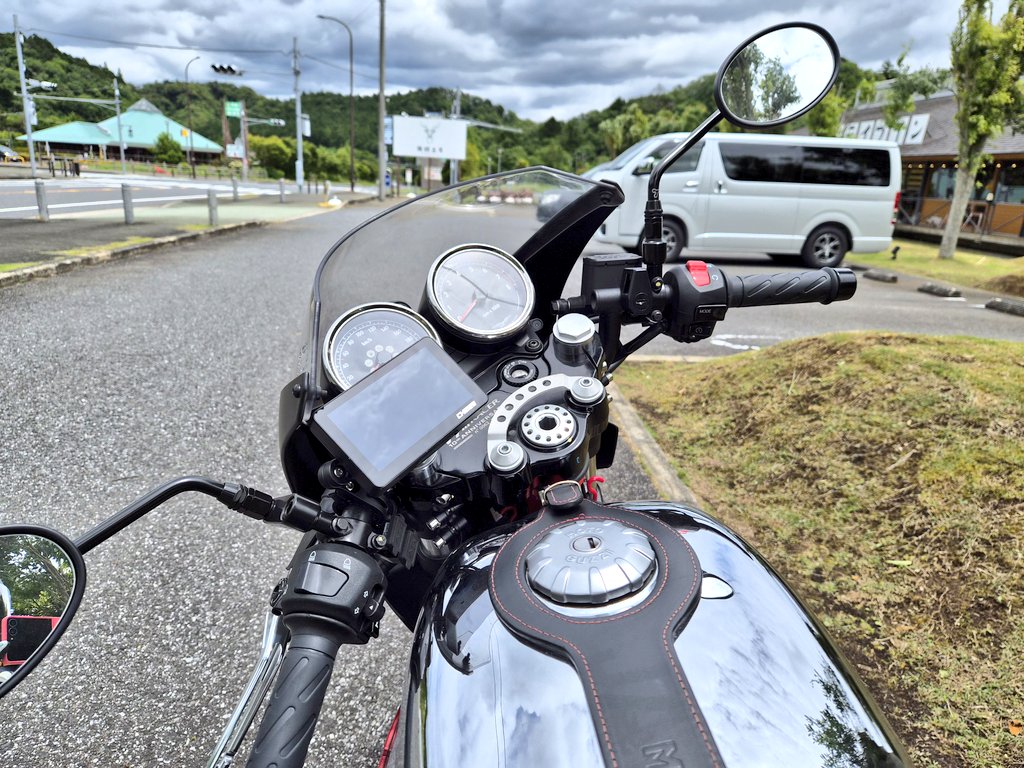 kchanmc's tweet photo. モトグッツィ・V7Ⅲレーサーで猟師工房ドライブインに来ました！

ジビエビュッフェ！

自分は鹿肉ローストとキョン肉カレーをいただきましたが、普通に美味しかったです。癖のない感じでしたね。

#MotoGuzzi 
#モトグッツィ
#V7

https://t.co/XC8nxCP8UB https://t.co/ylRhe4pyyK