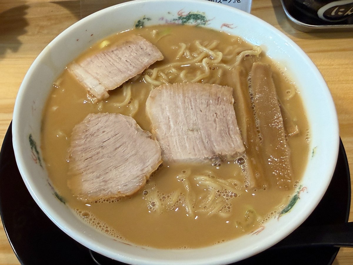 Photo_Hunting's tweet photo. テスト日課で帰宅が早い子供と一緒に🍜
スープも麺も美味しい😋
#ホームラン亭 https://t.co/O3MqDLhdpn