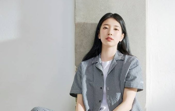 Akkian_suz789's tweet photo. 수지, 올 여름 셋업의 정석! 잔잔 한 엄 체크의 매력 쿨한 시어 서커 셋업 섬머룩 👀

#Suzy #배수지 #수지

🔗https://t.co/3JsV8OXwhs https://t.co/5klQOPq4J6