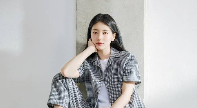 Akkian_suz789's tweet photo. 수지, 올 여름 셋업의 정석! 잔잔 한 엄 체크의 매력 쿨한 시어 서커 셋업 섬머룩 👀

#Suzy #배수지 #수지

🔗https://t.co/3JsV8OXwhs https://t.co/5klQOPq4J6