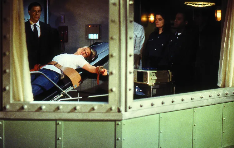 k50cullen's tweet photo. In 1999 and 27 Years Ago, Sami (@Ali_Sweeney) was almost executed on #DaysofourLives on this day RT and Like if you remember this episode. #SoapTwitter (@Daysofour_Lives) https://t.co/PC09dSqkHz