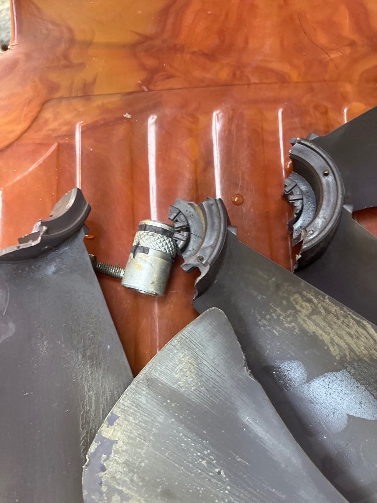 Aman__0311's tweet photo. @Hindware_India Thanks for the horrible experience. The cooler blade broke while running. I have children at home, and someone could have been seriously injured. Is this the quality and safety testing your products go through? Please investigate. #navimumbai https://t.co/bz87YwoEfL