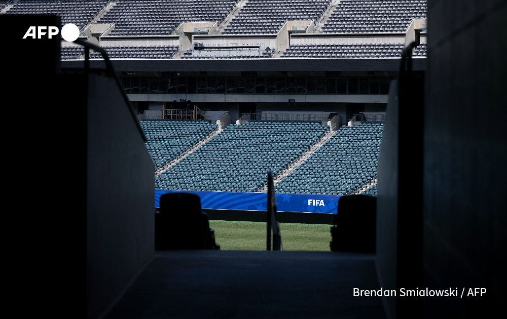 AFP's tweet photo. FIFA bans fans from bringing refillable water bottles into World Cup venues in a last-minute policy change that will force thirsty supporters to pay for bottled water, report says

https://t.co/voR4yUc8Ap https://t.co/nLspDFHgMQ