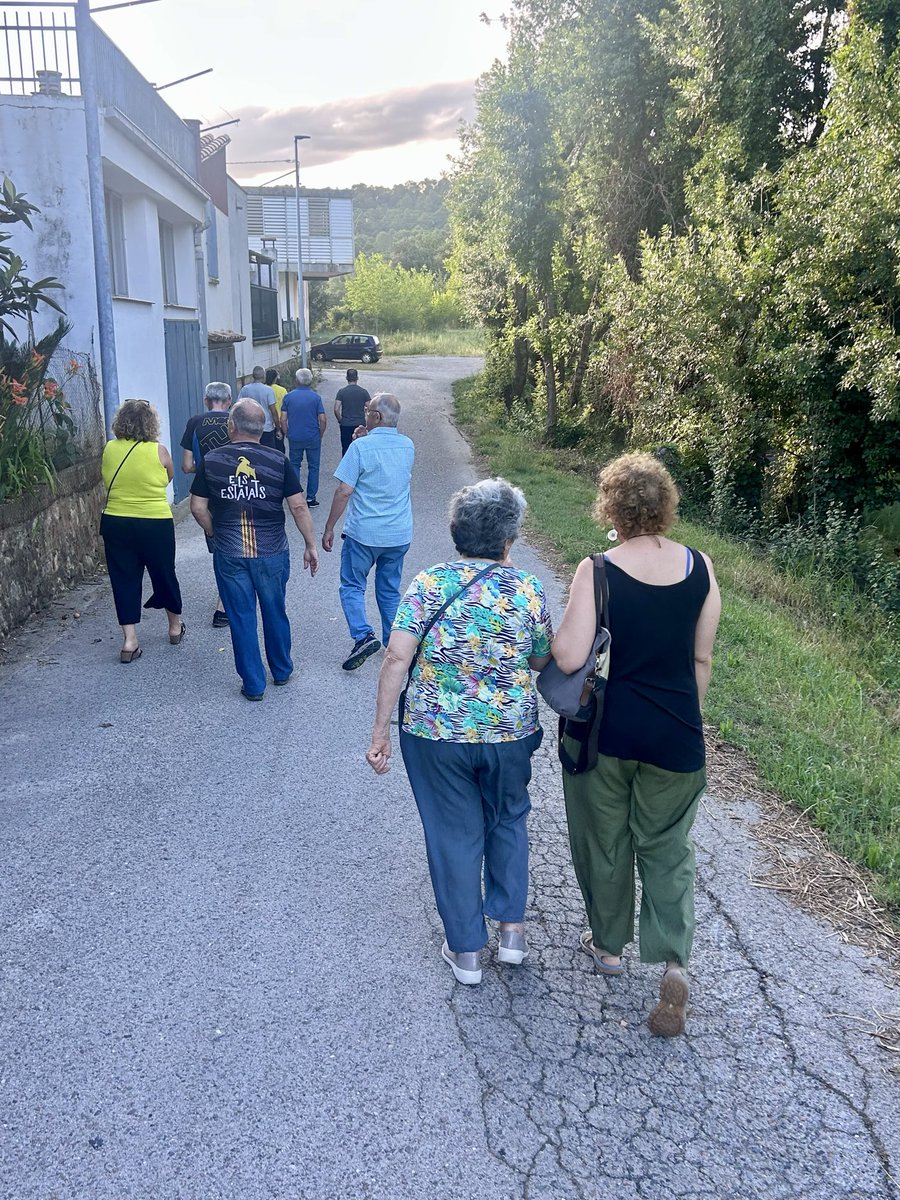 gerardneopolis's tweet photo. Ahir vam celebrar una passejada participativa amb una mostra de veïns i veïnes que culmina el procés participatiu vinculat al Pla de Barris 2026 de Besalú (barri del Grup del Mont), que estem dinamitzant des de #Neòpolis 🏘️✨ https://t.co/MTkAVOEYNz