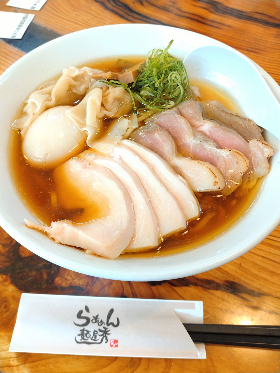 meet48's tweet photo. らぁめん麺屋秀
特製地鶏醤油らぁ麺

妻と月1ランチ！今月は麺屋秀さんでラーメン！とても美味しかったです！ https://t.co/AK6UwhAoEc