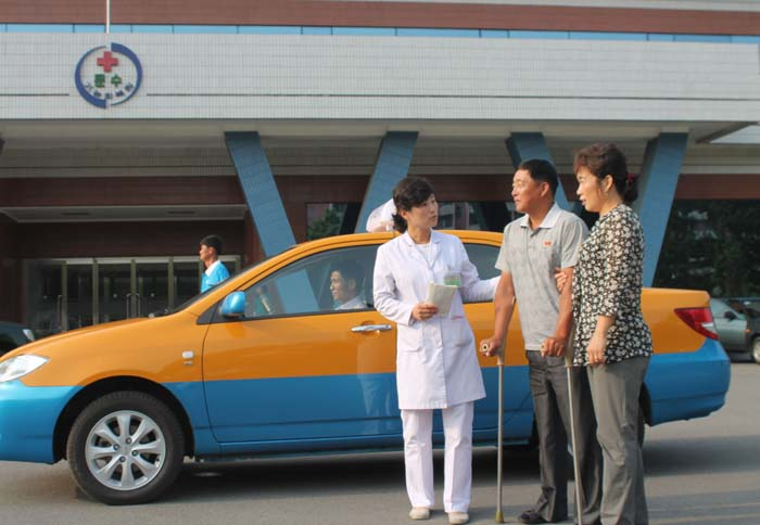 Fekerfanta's tweet photo. 🇰🇵🚕 El servicio de taxi de Corea de Norte es completamente gratuito para las personas con discapacidad. https://t.co/aQxeO9F2Po