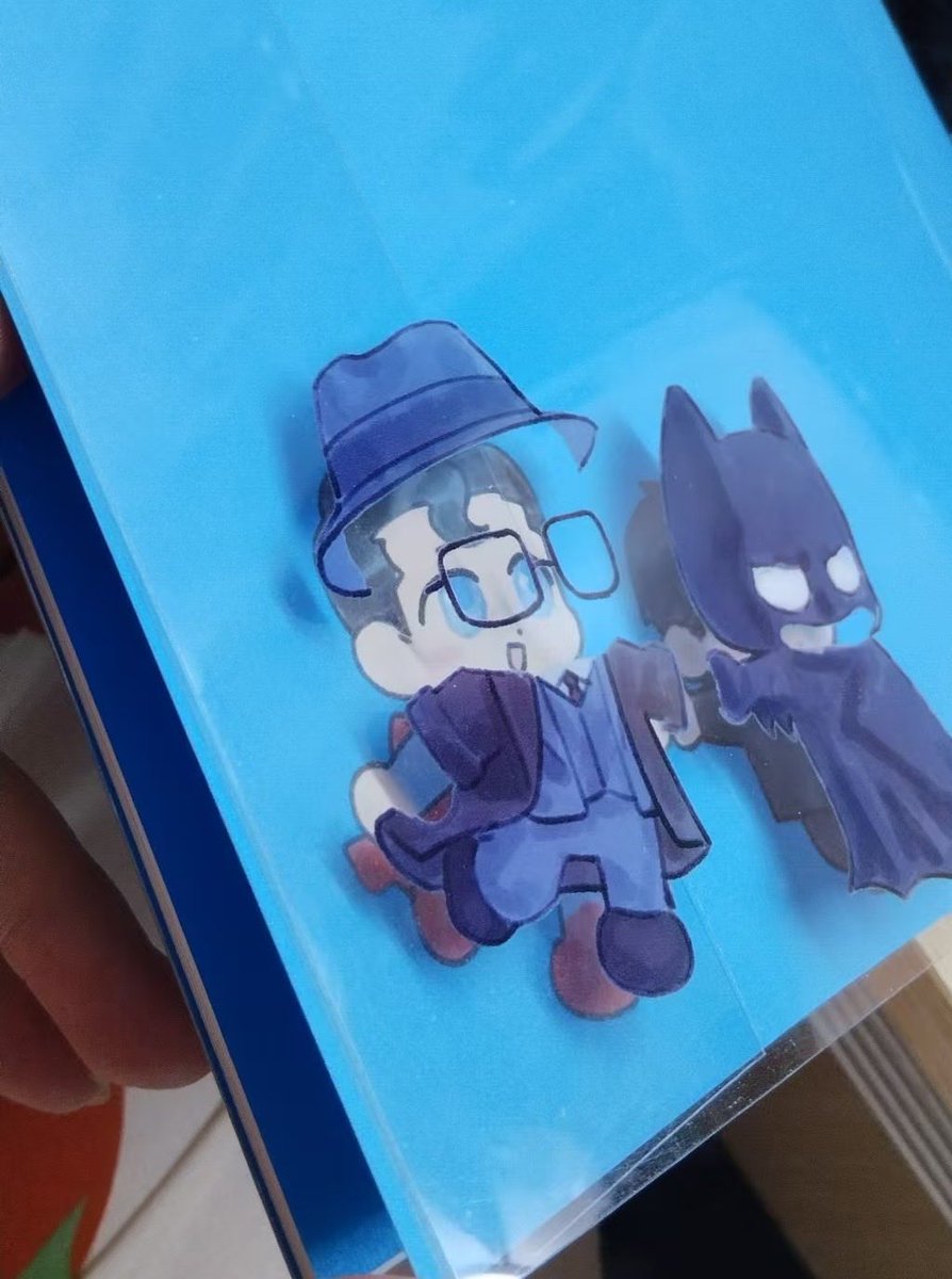 XueGaoCold's tweet photo. 在书的封底用pvc书封做了个换装效果🥰🥰🥰#superbat https://t.co/eqcZMFjUNs