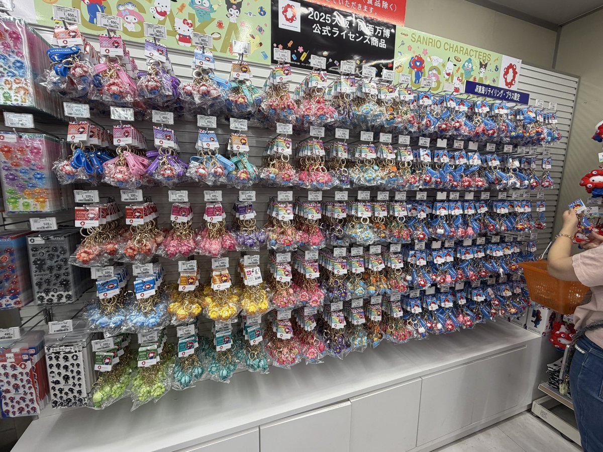 f_ffffku's tweet photo. 新大阪　新幹線

15時44分入場

すぐ入れて手に入れる

15時51分購入 https://t.co/NrjAj5Y2yx