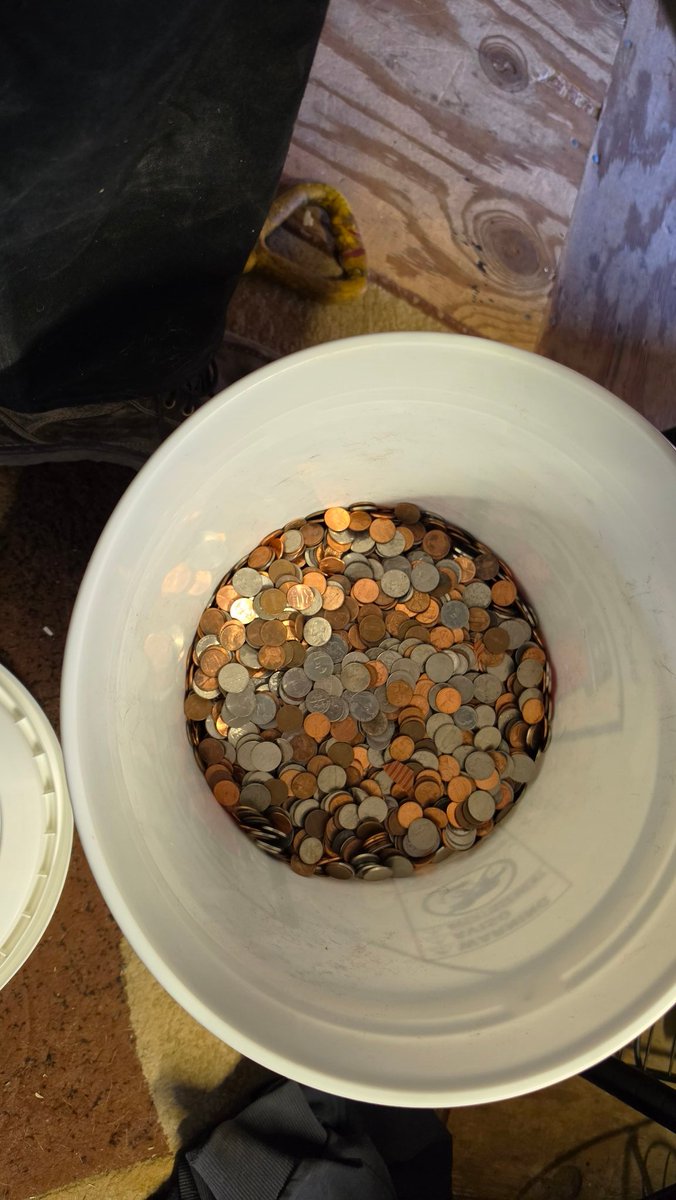 Zeus33rd's tweet photo. Going to pay a yearly utility bill tomorrow. With $380 in nickels, dimes & pennies. Plus $40 in $20 bills. Would have been a single $20 bill, but the casino I bought the coins from shorted me $20. 😂 All stored in a brand new 5 gallon bucket and lid from the local Big R farm store. It weighs something like 50 lbs. 

This should be pretty epic.  😂😅
