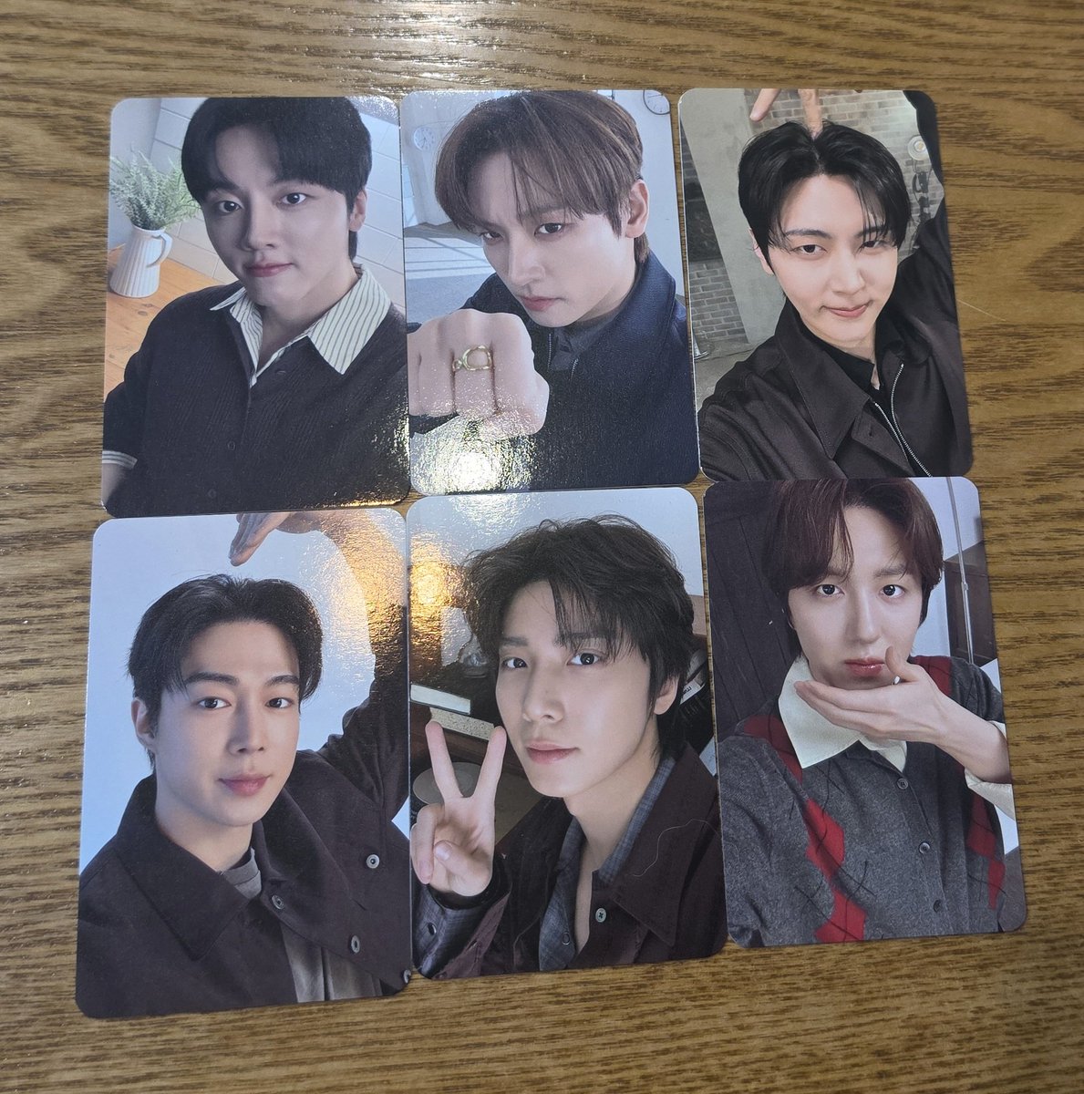 is712___'s tweet photo. 포즈가 제각각이군~.~ https://t.co/5Dfs8LmrMa