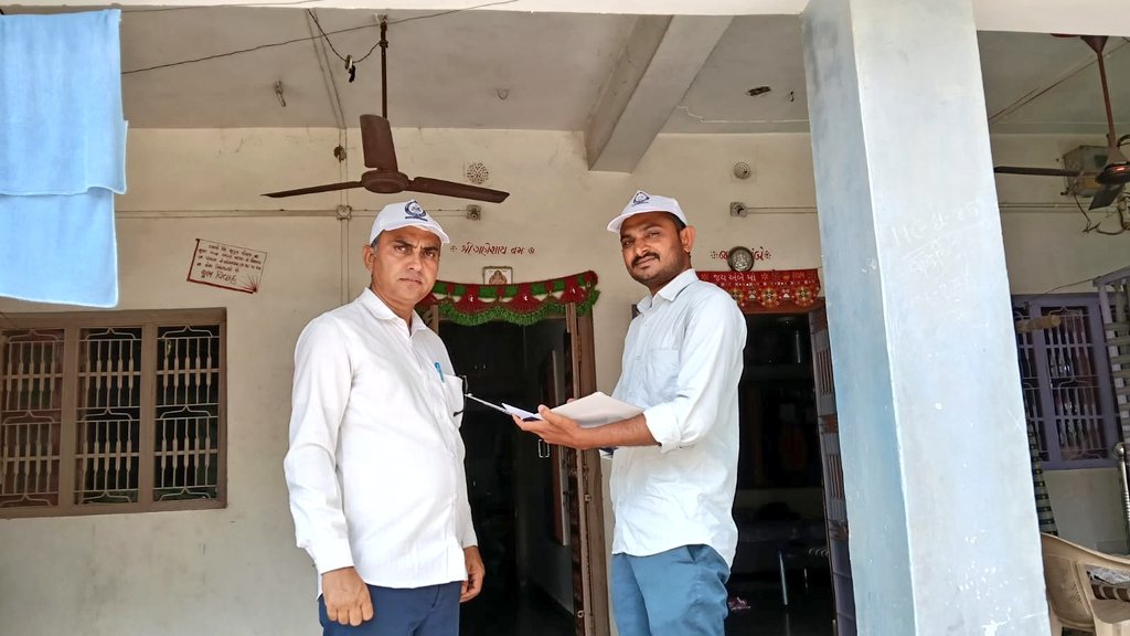 CollectorArv's tweet photo. જનગણના 2027 અંતર્ગત તા. 01 જૂનથી 30 જૂન, 2026 દરમિયાન ઘરયાદી અને મકાન ગણતરીની કામગીરી ચાલી રહી છે.
આપના ઘરે આવતા સુપરવાઇઝર્સ-ગણતરીદારોને સંપૂર્ણ સહકાર આપી ઘર,મકાન અને પરિવાર અંગેની સાચી અને સચોટ માહિતી આપી પ્રથમ તબક્કાની કામગીરીમાં જરૂરી સહયોગ આપવા વિનતી.
@CMOGuj @dcogujarat https://t.co/FO1NJV1HFC