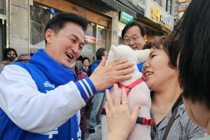 amnseoul's tweet photo. 화제의 당선인 서울 동작구청장 류삼영·녹색당 안동시의원 허승규ㅣ출처 : 서울의소리 https://t.co/onmYOSOFZz
류삼영, 진교훈 강서구청장에 이은 두 번째 경찰 출신 기록
노동당·녹색당·정의당 등 원외 3당, 7명 기초의원 배출에 그쳐 https://t.co/n6cicnwEmD