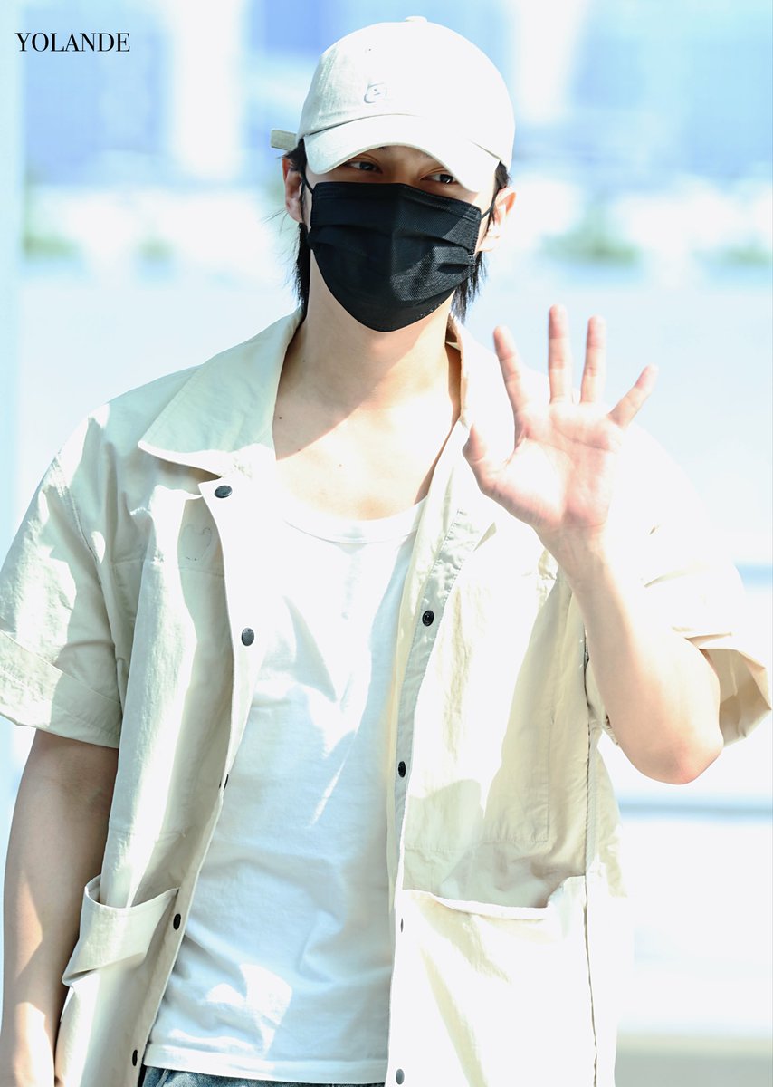 Svt_yolande's tweet photo. 260604 ✈️ 
#준 #JUN #문준휘 #ジュン #文俊辉 #세븐틴 #SEVENTEEN https://t.co/S002srQ9p9