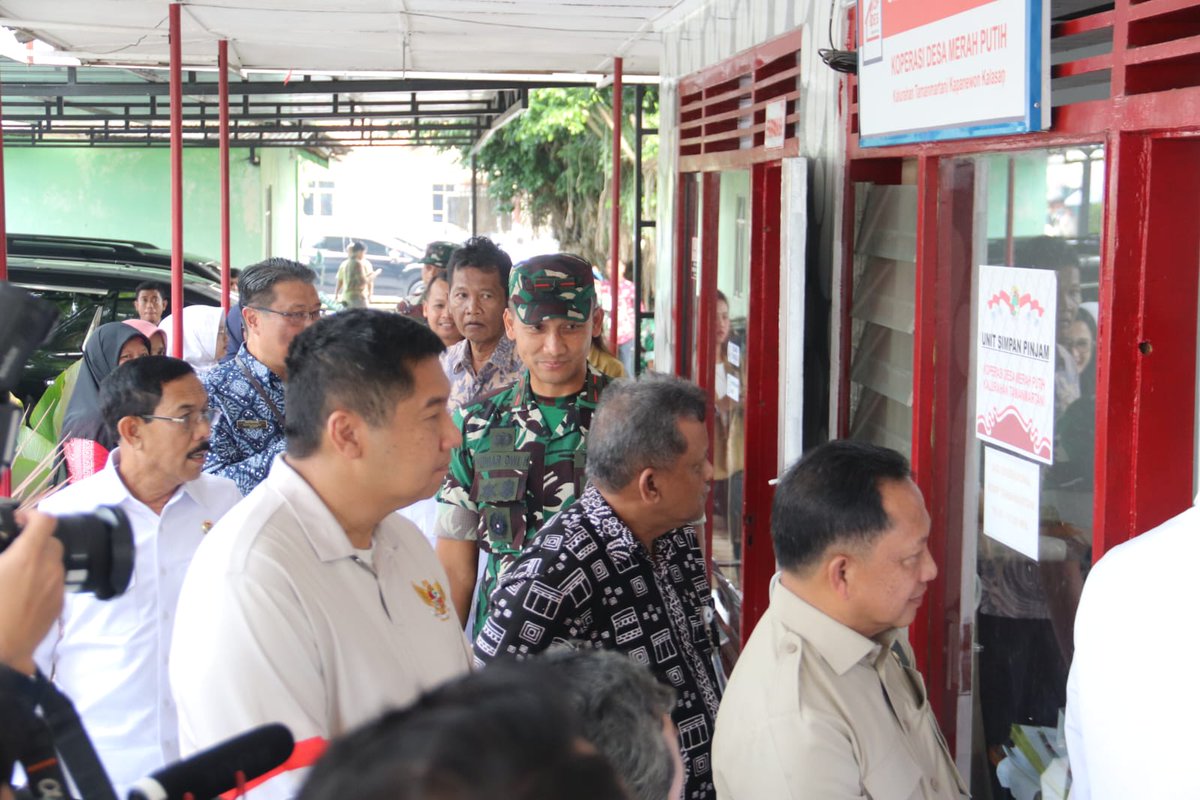 Korem072Pmk's tweet photo. Sleman – Komandan Korem (Danrem) 072/Pamungkas, Brigjen TNI Yuniar Dwi Hantono, S.Sos., https://t.co/bukQAEyPYC., https://t.co/0HA2Jn0WLr., menghadiri kegiatan kunjungan kerja Menteri Koordinator Bidang Politik dan Keamanan Republik Indonesia, Jenderal TNI (Hor) (Purn.) https://t.co/XUJnsb2s36