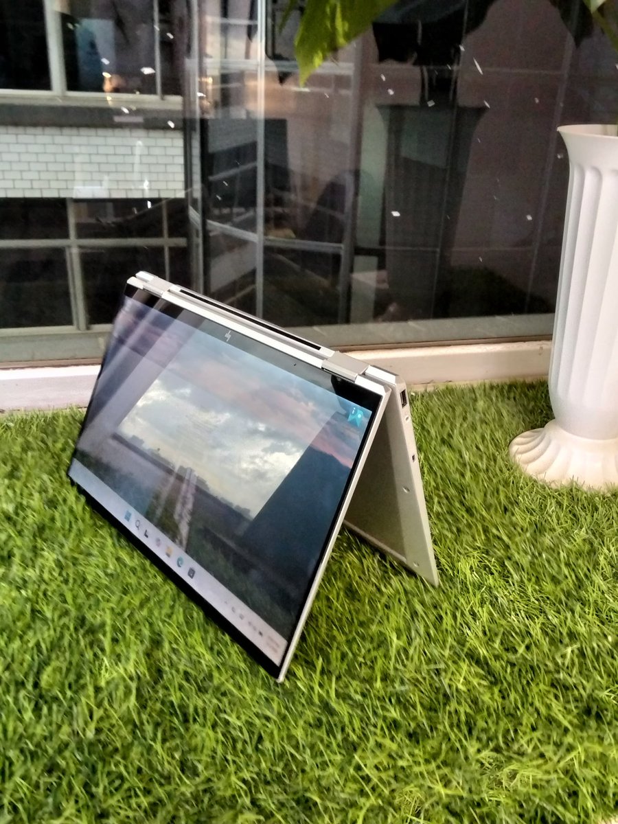 Evtechdigital's tweet photo. Hp Elitebook 1040 g8
Core i7
32gb ram
512gb ssd
Touch,x360
11th generation 
Speed upto 4.0ghz
14 inch
Ksh:69,000

Contact:0798638690
We deliver countrywide 

We are located at Bazaar plaza,9th flr,WingB,suite B919,Nairobi. https://t.co/8B4U612a84