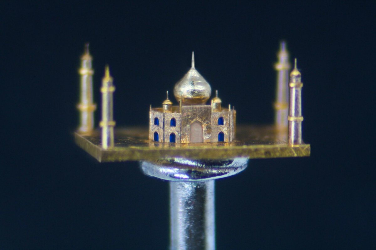 NetKulture's tweet photo. Sculptures microscopiques de Willard Wigan https://t.co/Bd0jAor6Xu https://t.co/u1JCislkhp