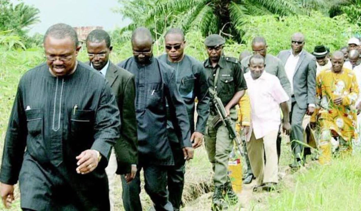 DuruMichael11's tweet photo. He wouldn't be a President that will be meeting victims at the airports neither would he send Ribadu and his entourage to share Rice n Indomie to the traumatized people.

He would have been there, at the Ground Zero to empathize with them, get 1st hand info  n provide solution. https://t.co/jgg9Fq7Vhm