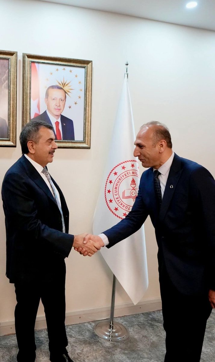 mutlu_galip's tweet photo. Türkiye Cumhuriyeti Devleti'nin En Millî Eğitim Bakanımız #yusuftekin https://t.co/kopsNfaBNJ