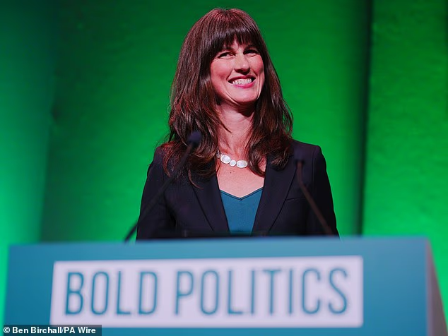 FroodMultiple's tweet photo. @LarryHealey4 @MarinaPurkiss 'Wealthy woman - living in her walled property in a 98% white area - gets to play the morally upstanding, left wing activist knowing she'll never have to deal with the consequences of the policies she's supporting'

Gives them something to do when the hair salon is closed I guess https://t.co/BAW93XZfFN