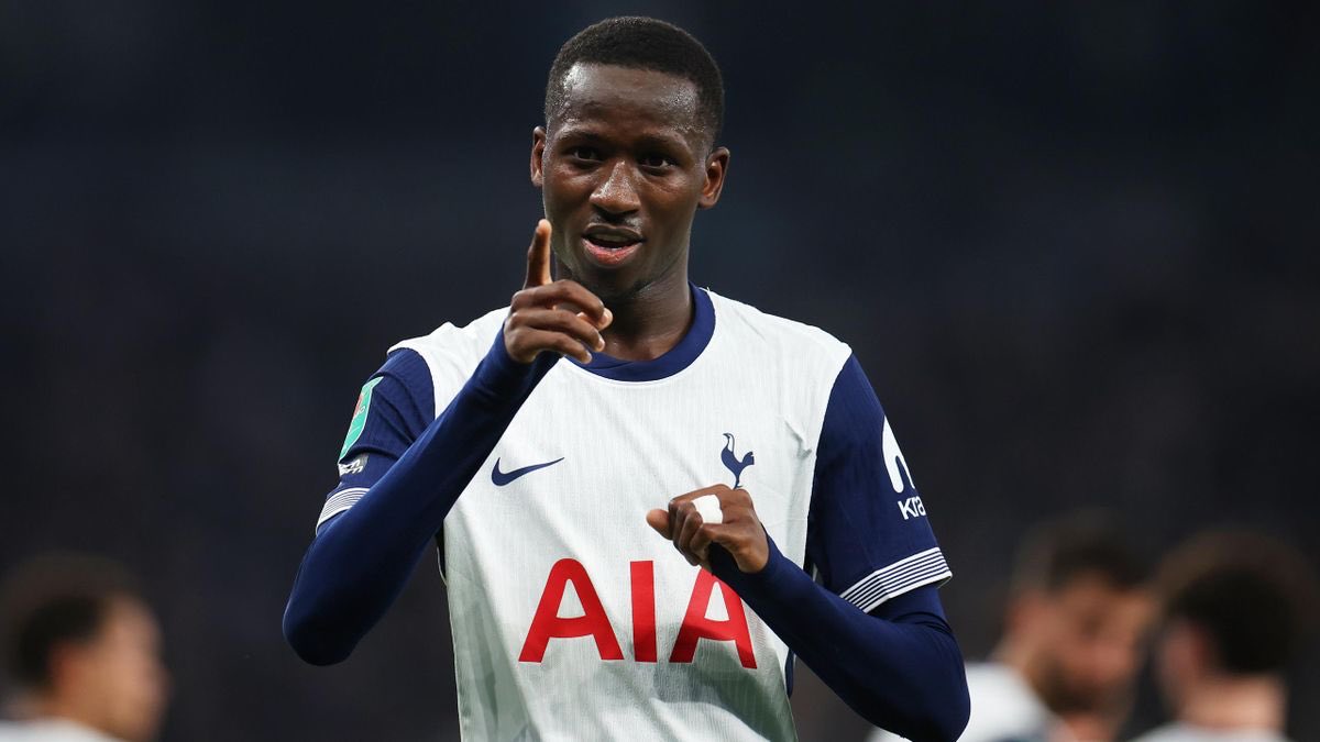 a9002c's tweet photo. Pape Sarr is the profile we need to partner Hayden Hackney (if we get it done)/James Garner in midfield. 

Tall athletic duel-winner who is very good at carrying the ball up the pitch and can have a knack for crashing the box.

How much would Spurs want? £30-40M 🇸🇳 #EFC https://t.co/fnC8n3LcZd