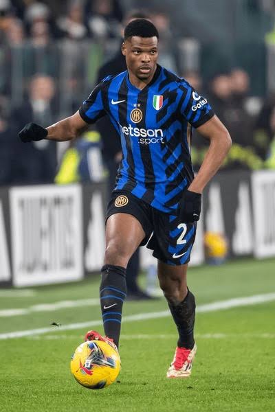 MegaVoice1's tweet photo. @FabrizioRomano €20 million for Denzel Dumfries in this market is an absolute crime. 🤯 Florentino Pérez just walked into Milan, dropped the clause money, and left with one of the most athletic right-backs in Europe. Real Madrid aren't messing around this summer. Here we go indeed! https://t.co/Fdfo577Dd0