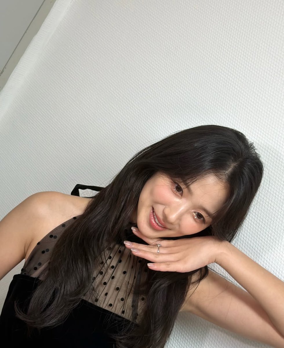 woohyepics_'s tweet photo. 260604 #KimHyeyoon instagram update 💛💛 (1)

“🖤🖤🖤” https://t.co/V6AvSmAd3t