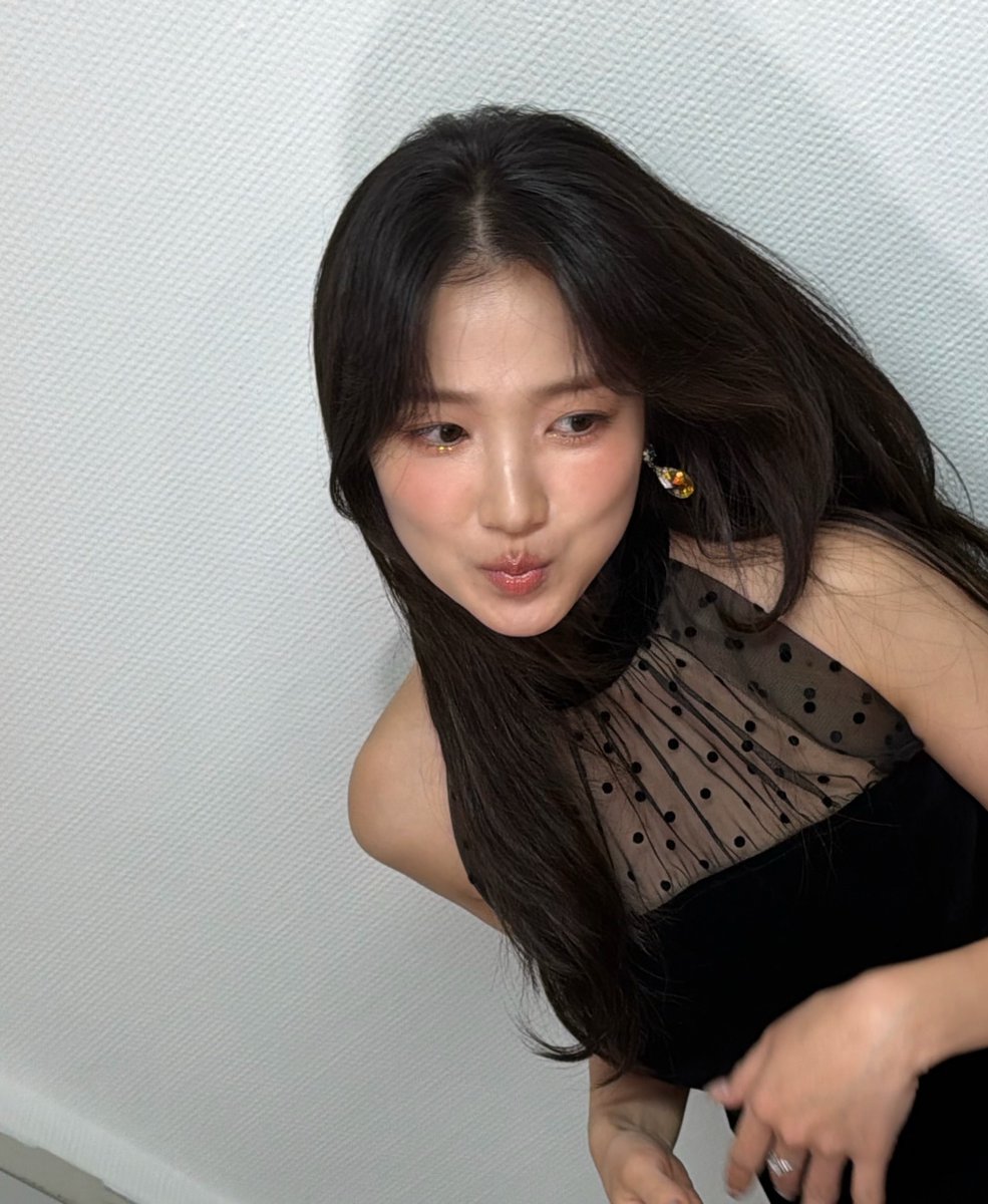 yun1110_'s tweet photo. 260604 #김혜윤 인스타그램 업로드 (1) https://t.co/JkiLUoaofB