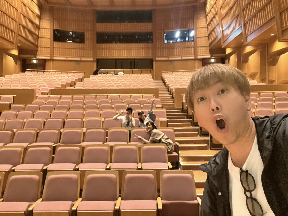 moriwaki0801's tweet photo. 劇場到着！！

#劇団ノーティーボーイズ
#キズ絆
#九州公演
#福津カメリアホール
#くまもと森都心プラザホール https://t.co/2xHq8RVLYv