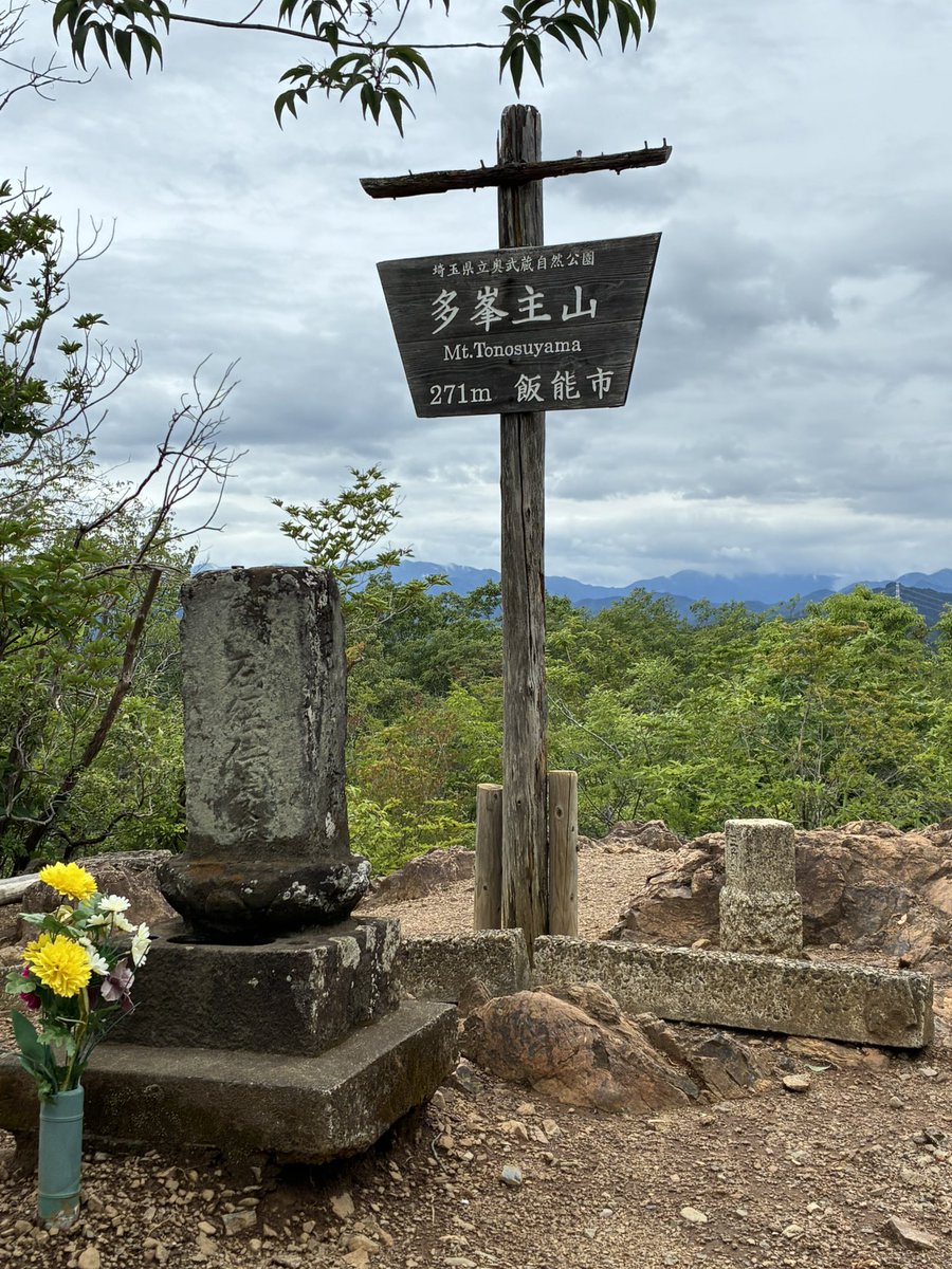 postkort22's tweet photo. 久しぶりに　天覧山〜多峯主山に行って来ました。雨で崩れてるところもなく歩けました。ランチに英国屋さんのサンドイッチと目玉焼入りのハンバーガー🍔などを食べて下山しました。 https://t.co/ULsCojFz0f