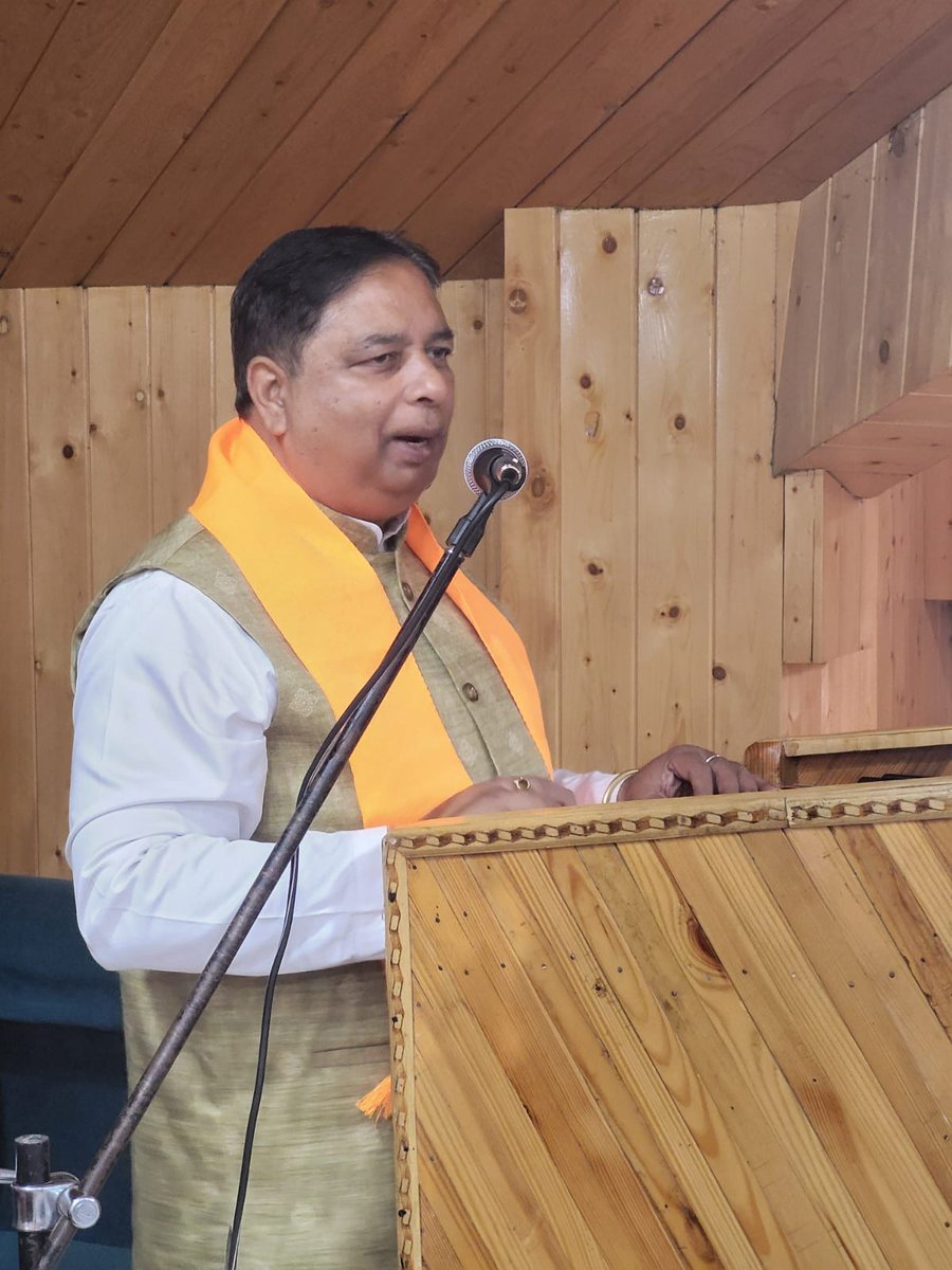 BJP4JnK's tweet photo. भाजपा जम्मू-कश्मीर अध्यक्ष एवं राज्यसभा सांसद श्री @iamsatsharmaca, भाजपा जम्मू कश्मीर महामंत्री श्री अनवर ख़ान, ज़िला अध्यक्ष श्री हकीम ग़ाज़ी रूहुल्लाह ने ज़िला बड़गाम के ‘पंडित दीनदयाल उपाध्याय प्रशिक्षण महाभियान 2026’ के जिला स्तरीय प्रशिक्षण वर्ग को सम्बोधित किया । इस अवसर पर राज्यसभा सांसद श्री सत शर्मा जी ने पार्टी के इतिहास एवं विकास विषय पर सत्र लिया।
